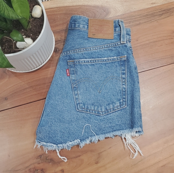 Levi's × Revolve Oxnard Athens High Rise Frayed Shorts - Picture 5 of 10